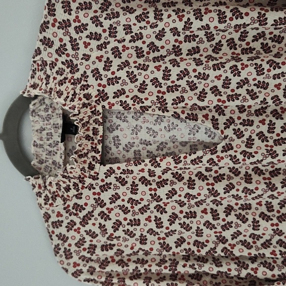 Torrid Blouse Size 2 Long Sleeve Cream Floral Flowy Keyhole Neckline Bohemian - Picture 11 of 12